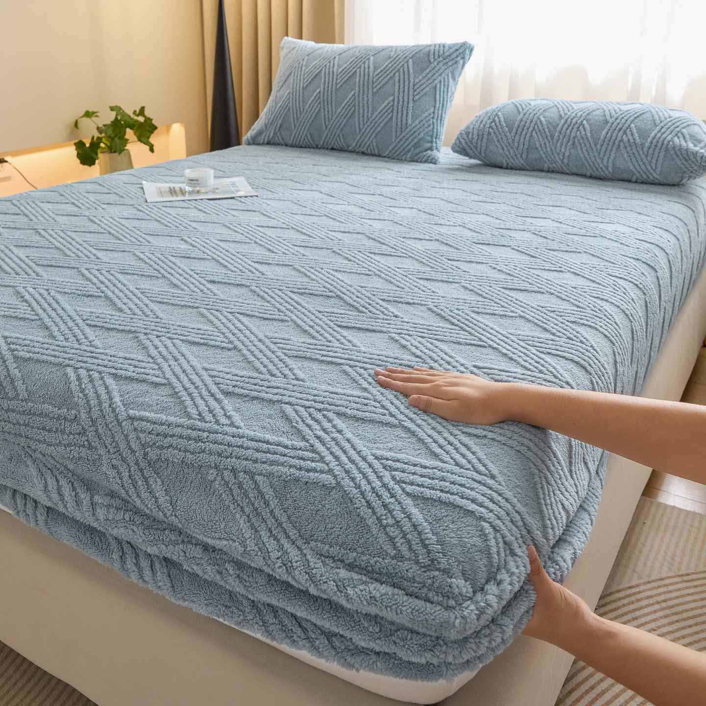 Striped Diamond Fleece Warm Fitted Sheet - Blue - Sheet with 2PCS Pillowcases - King - image 6