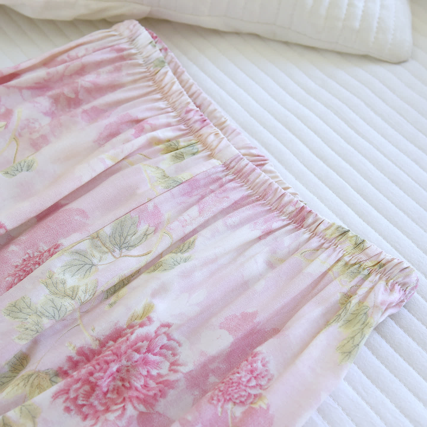 Ownkoti Hydrangea Floral Padded Cropped Pants Nightwear - image 9