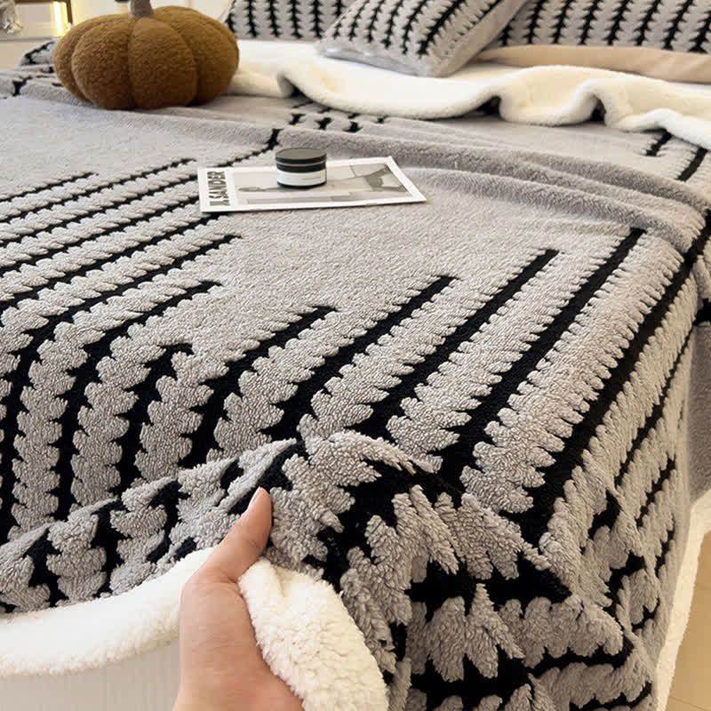 Geometric Print Jacquard Throw Blanket - image 4