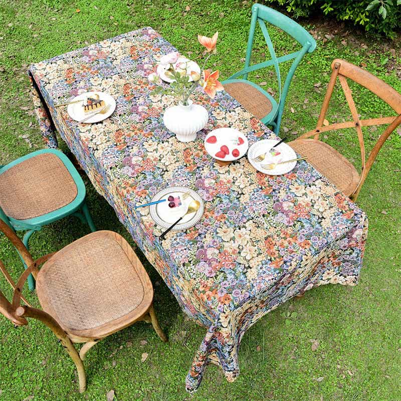 Luxurious Floral Scalloped Edge Tablecloth - image 4