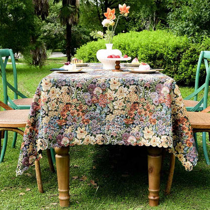 Luxurious Floral Scalloped Edge Tablecloth - image 2