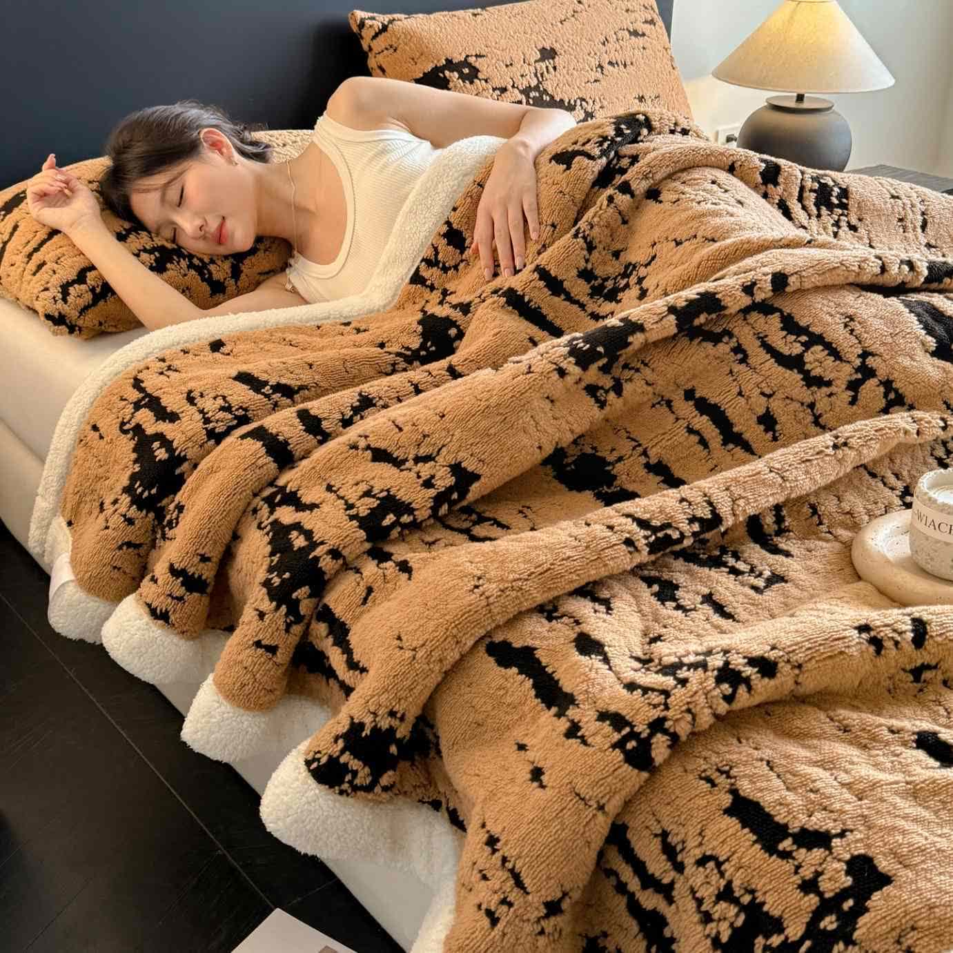 Artistic Gradient Sherpa Throw Blanket - image 2