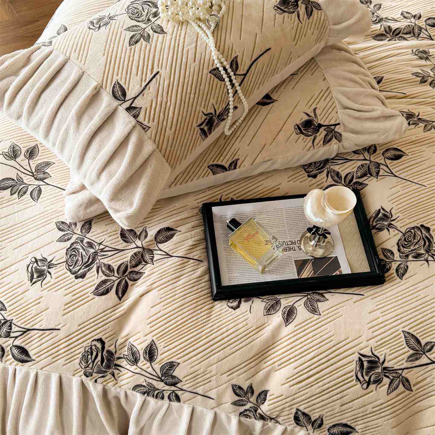 Romantic Rose Plush Warm Bedding Set - image 3