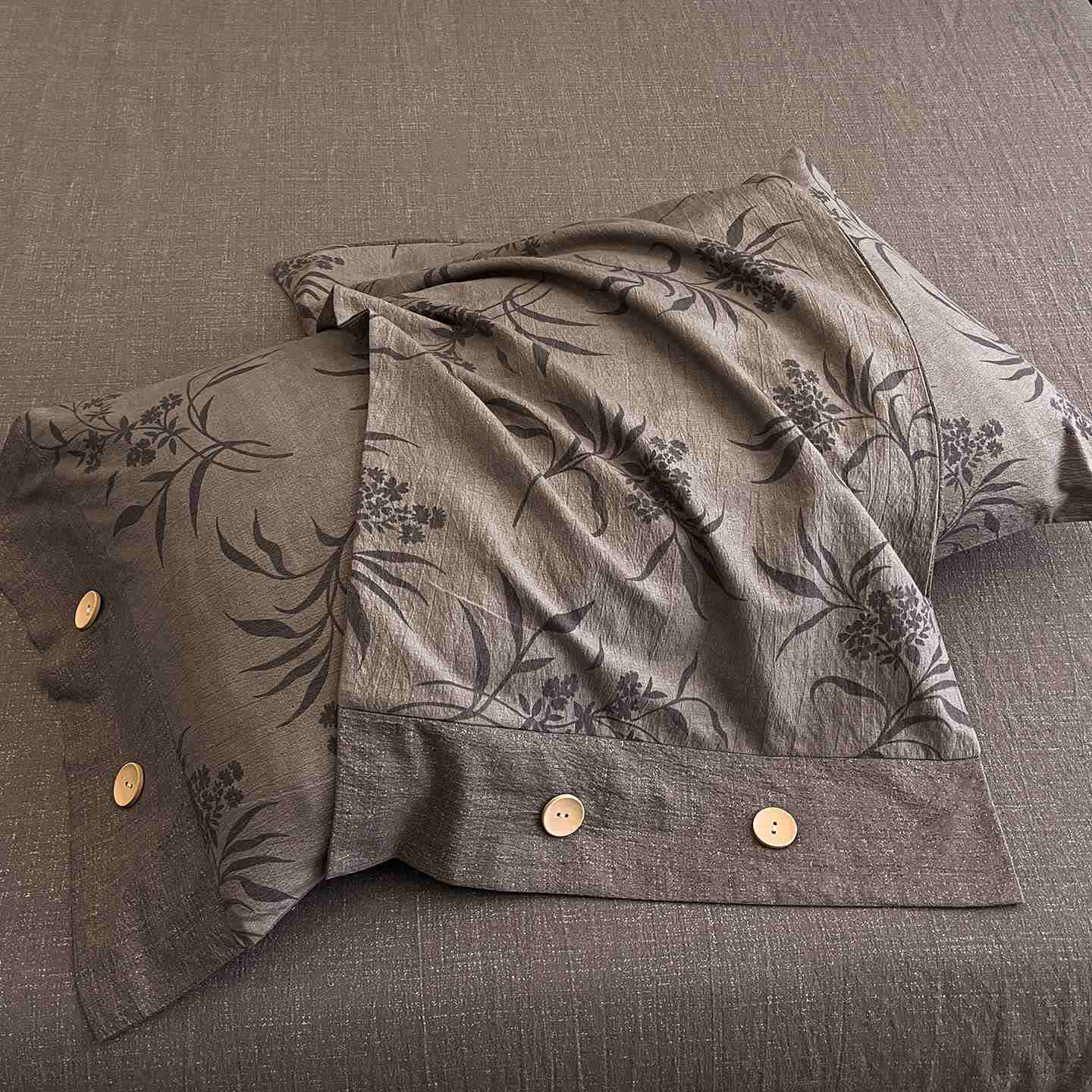 Ownkoti Retro Leaf Linen Button Bedding Set (4PCS)  - image 3