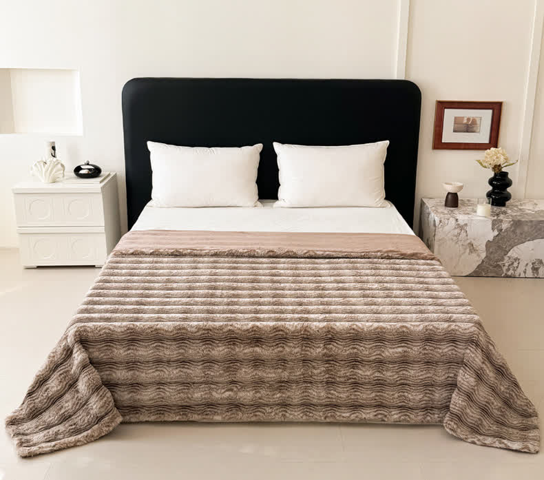 Ownkoti Faux Fur Wavy Jacquard Plush Blanket - image 5