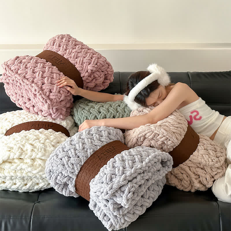 Ownkoti Chunky Knit Hand-Woven Throw Blanket - image 0