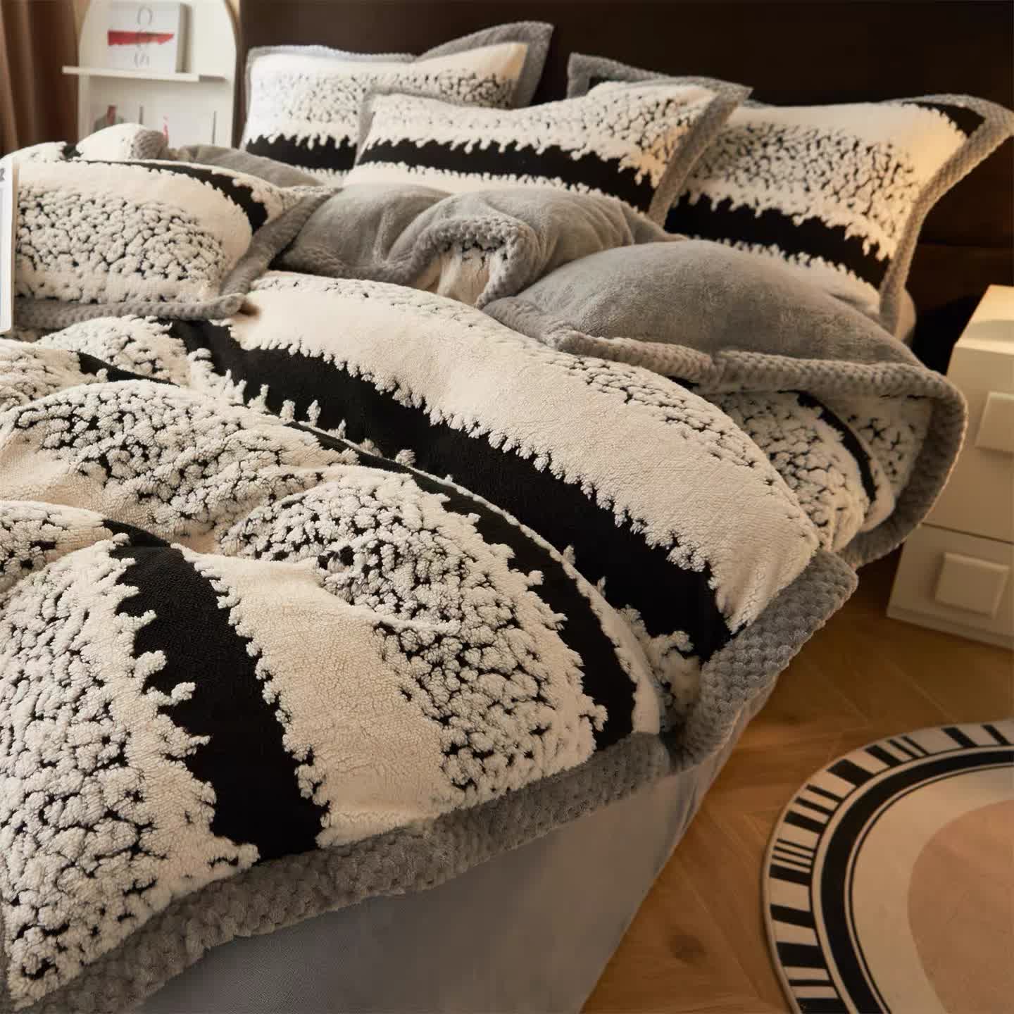 Ownkoti Artistic Style Striped Jacquard Plush Bedding - image 3