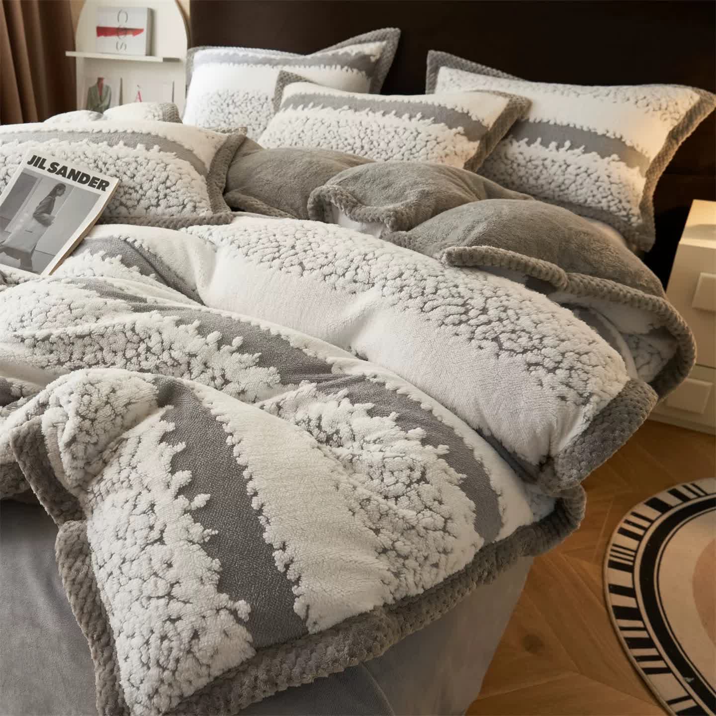 Ownkoti Artistic Style Striped Jacquard Plush Bedding - image 6