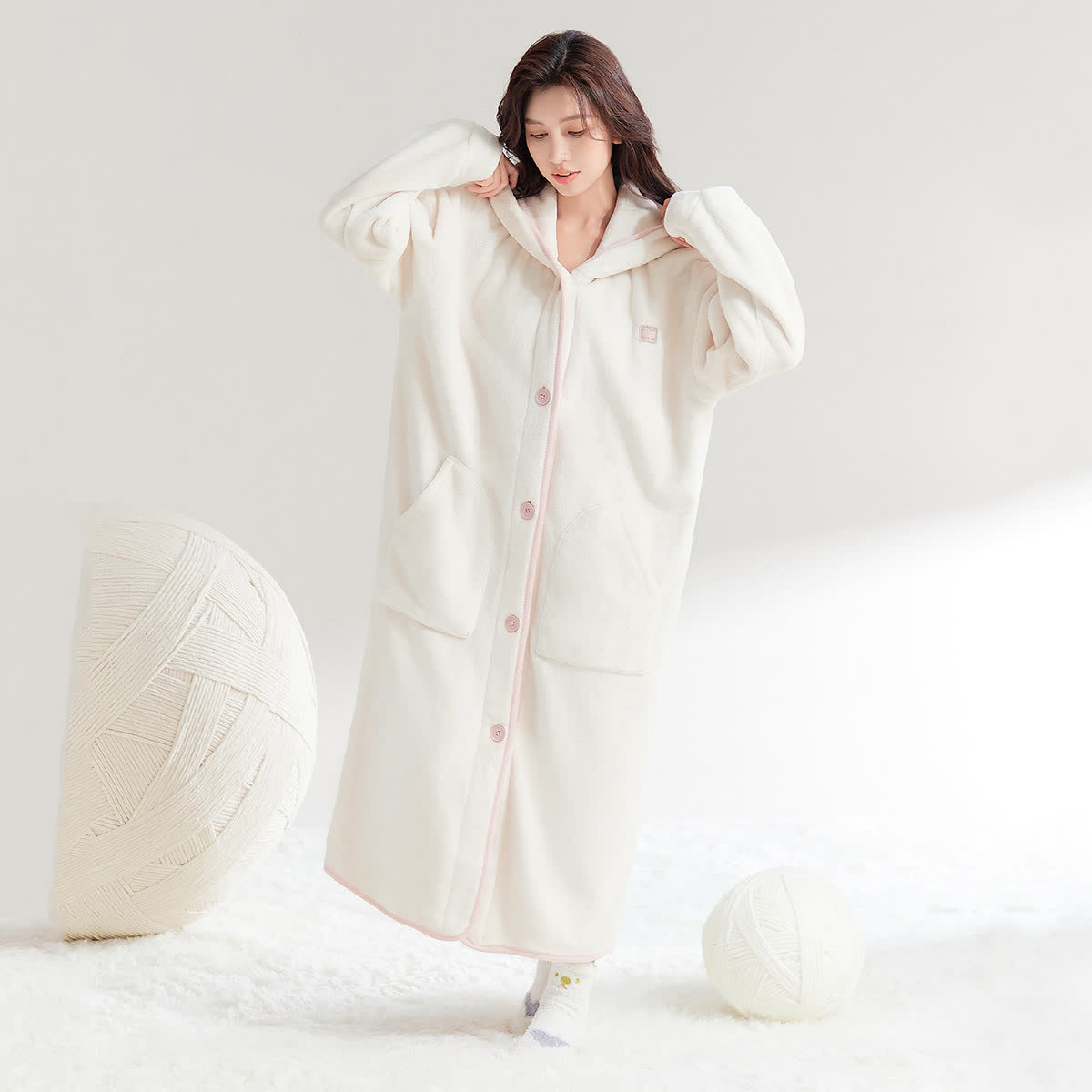 Ownkoti Simple Hooded Button Plush Bathrobe - image 2