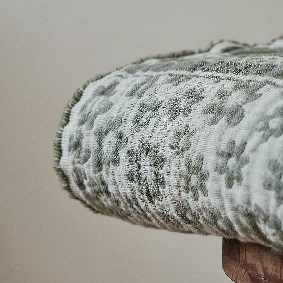 Ownkoti Daisy Pattern Cotton Tassel Blanket - image 6