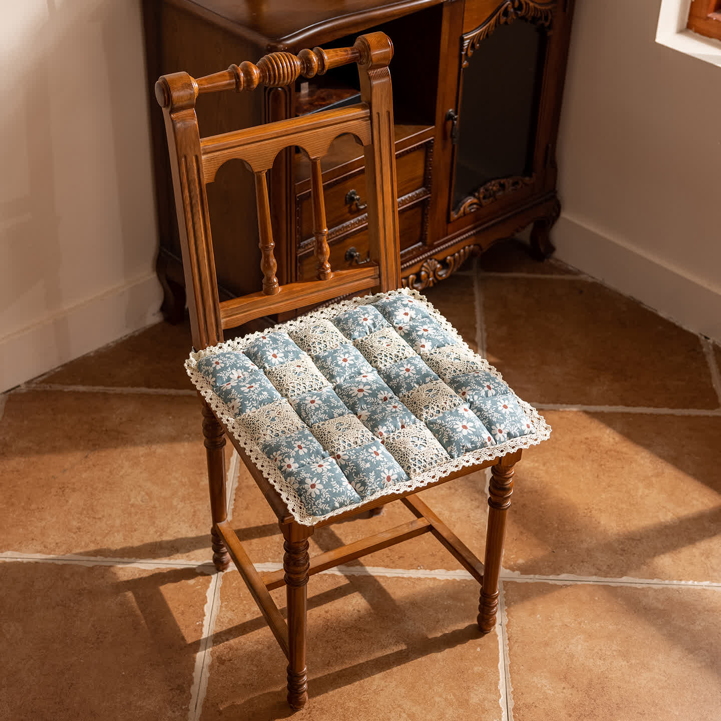 Ownkoti Retro Daisy Patchwork Chair Cushion - Blue - 16" x 16" - image 1