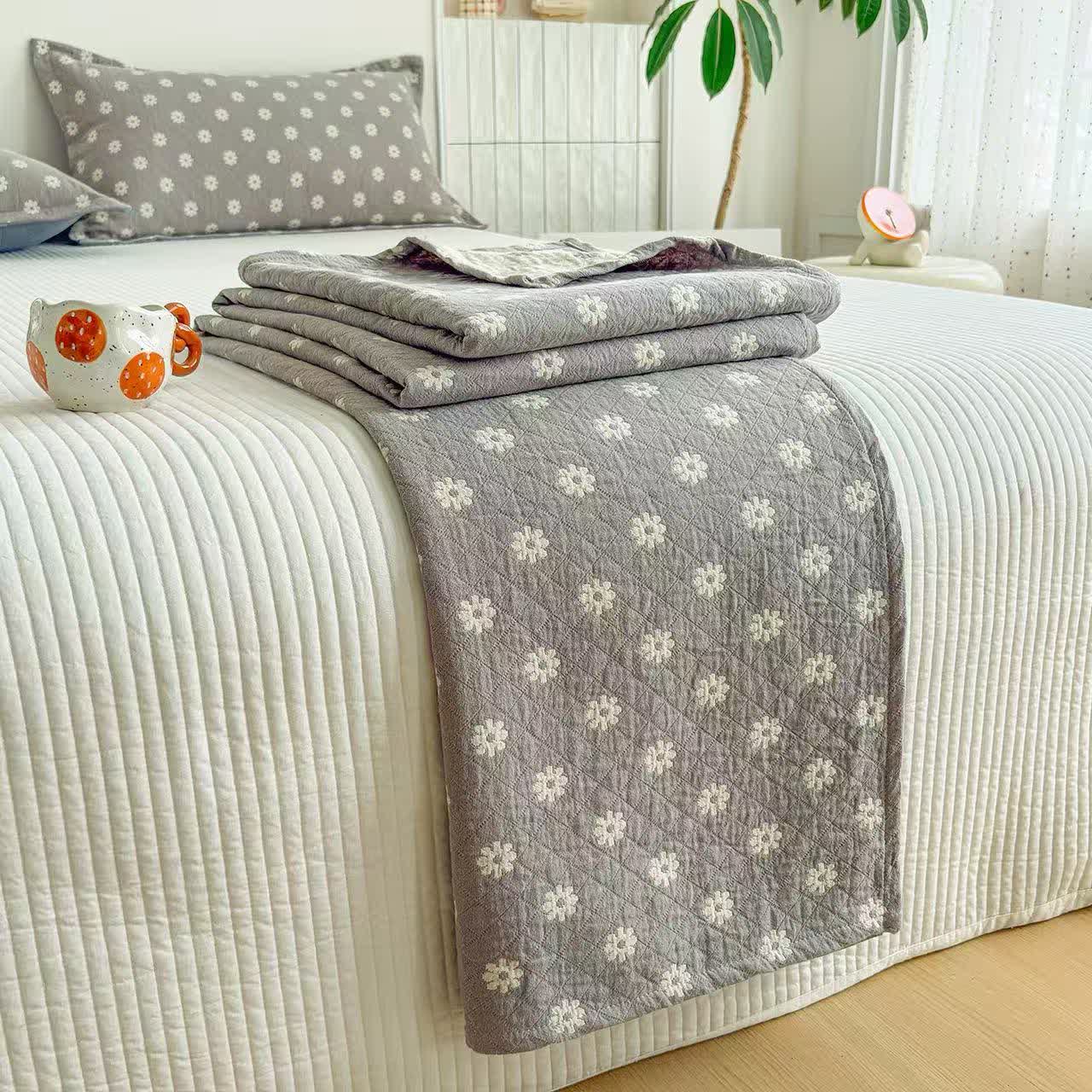 Ownkoti Gray Floral Jacquard Cotton Quilt - image 4