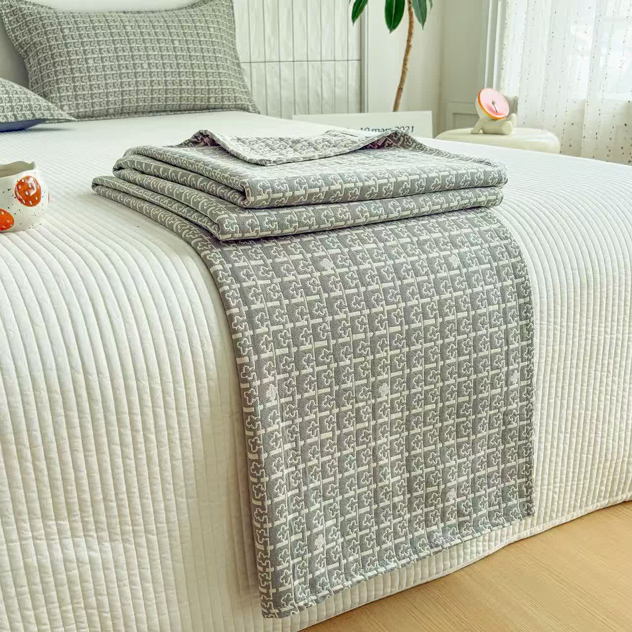 Ownkoti Modern Geometric Pattern Jacquard Cotton Quilt - image 12