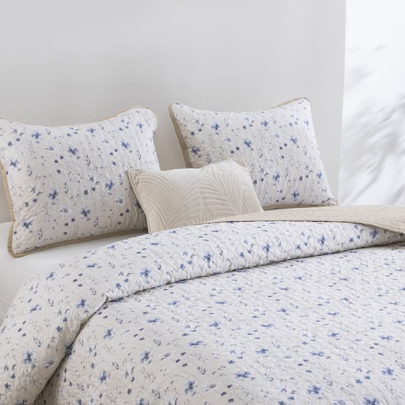 Ownkoti Blue Watercolor Flower Cotton Quilt Set - image 0