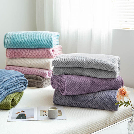 Ownkoti Modern Lightweight Soft Throw Blanket - image 0